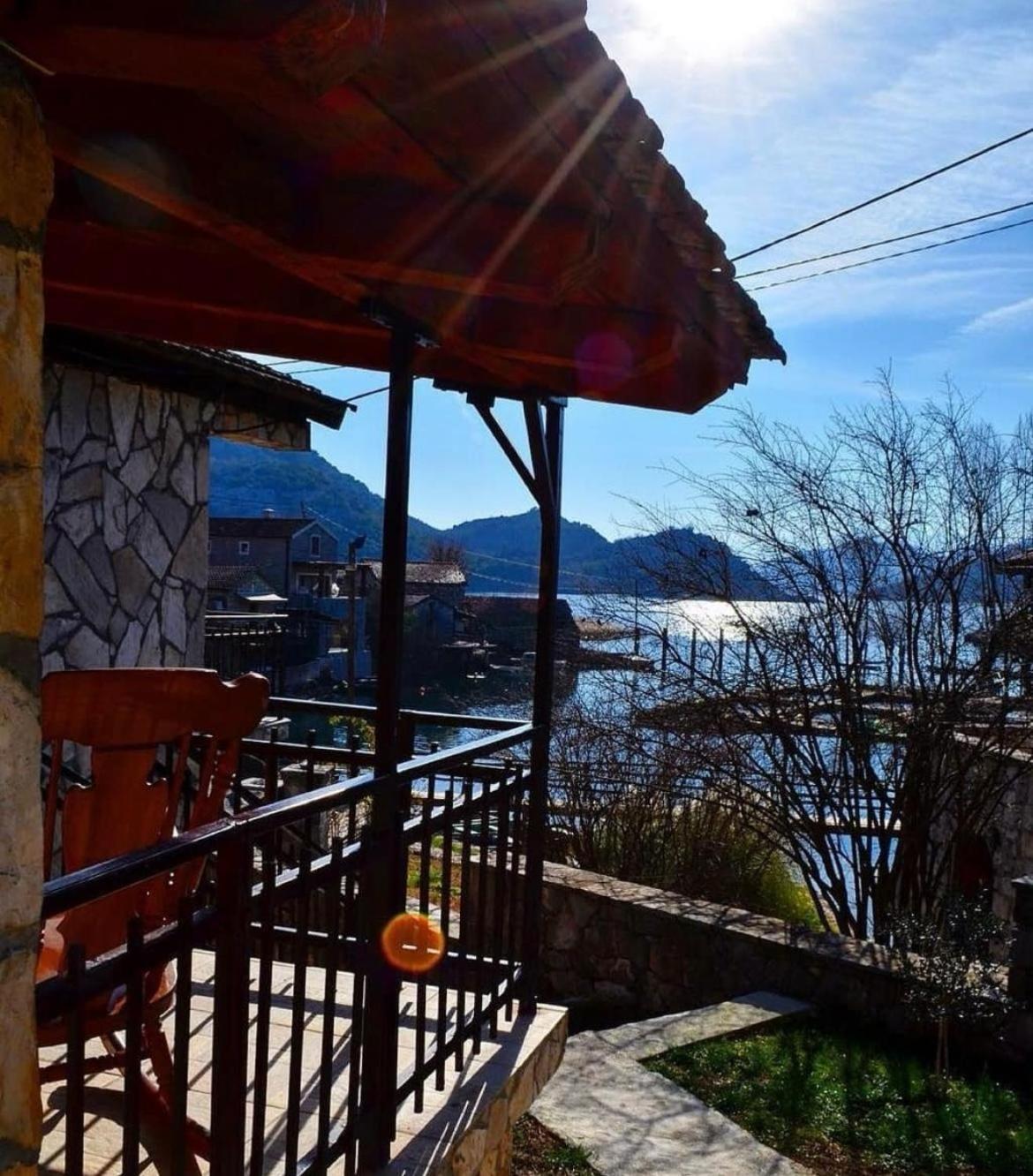 Lakeside Oasis Home Karuc Ngoại thất bức ảnh
