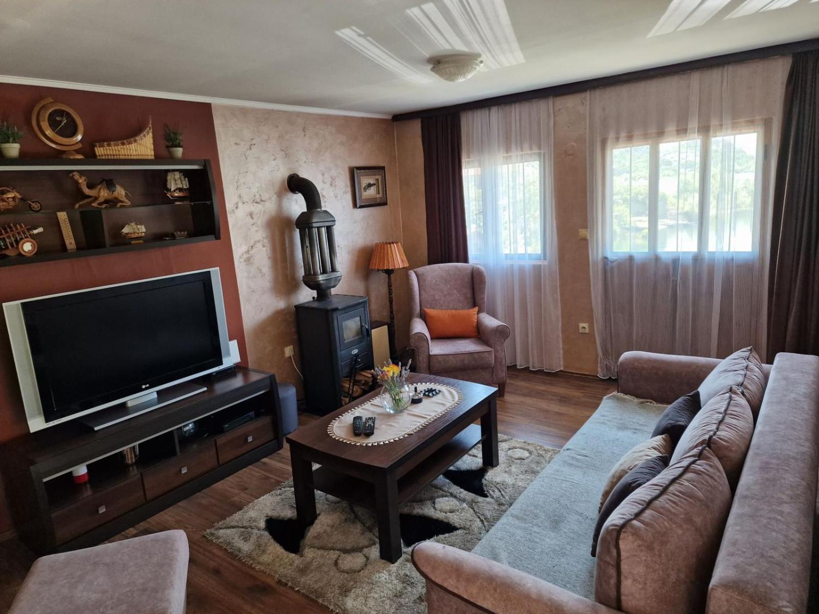 Lakeside Oasis Home Karuc Ngoại thất bức ảnh